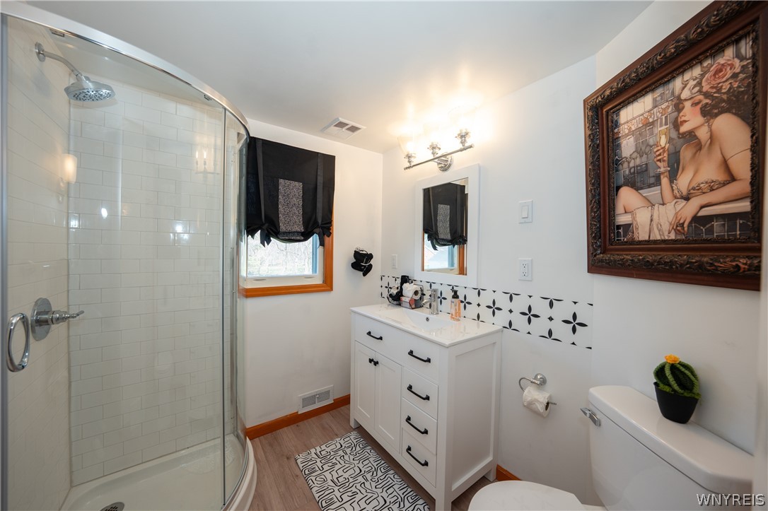 197 Bielak Road Orchard Park, NY 14127 - Photo 28 of 45 Upstairs Bathroom