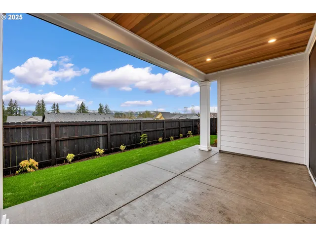 a view of a yard in front of a house