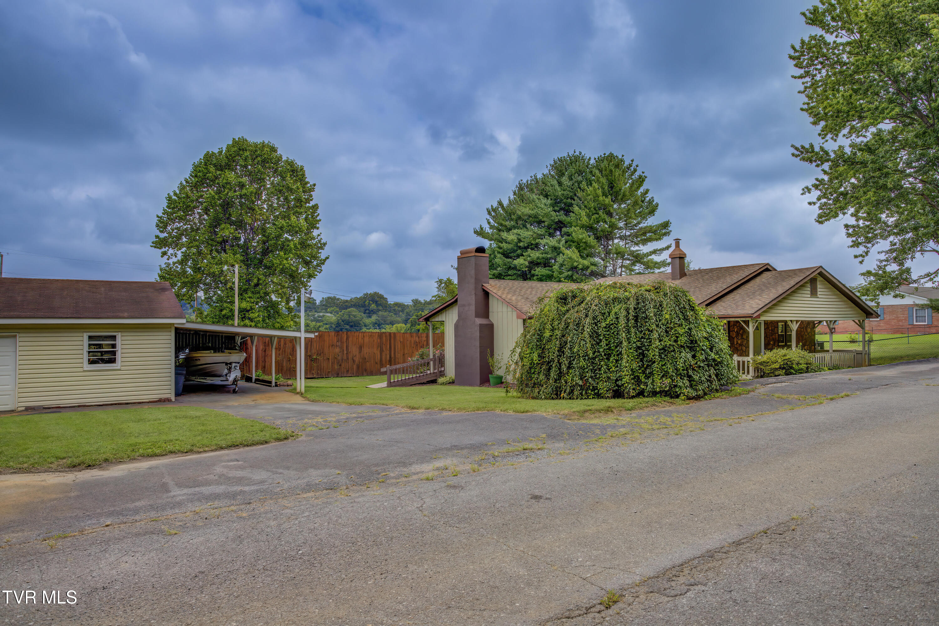126 Jaynes Road Johnson City, TN 37601 - Photo 3 of 36 126 Jaynes Rd (3)