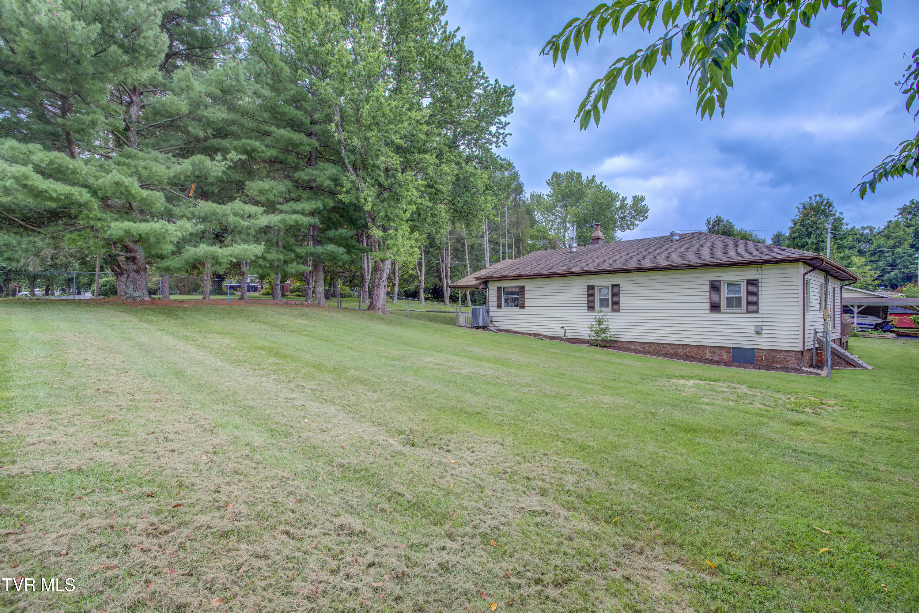 126 Jaynes Road Johnson City, TN 37601 - Photo 35 of 36 126 Jaynes Rd (35)