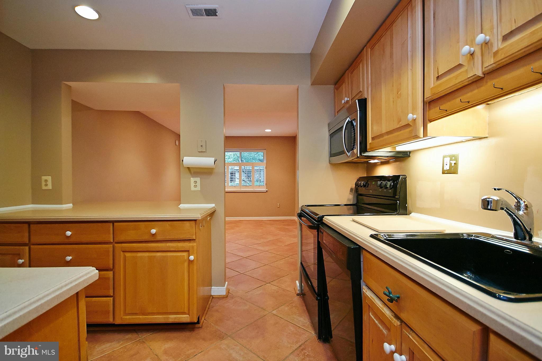 1783 Ivy Oak Square Reston, VA 20190 - Photo 11 of 30 Kitchen
