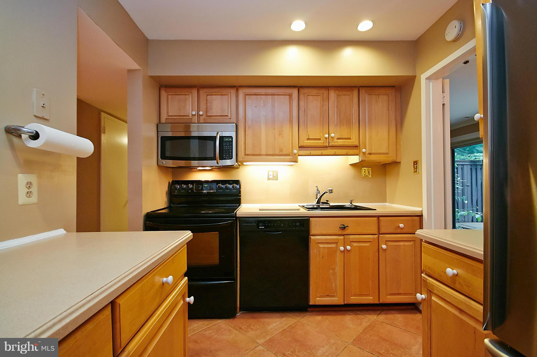 1783 Ivy Oak Square Reston, VA 20190 - Photo 12 of 30 Kitchen