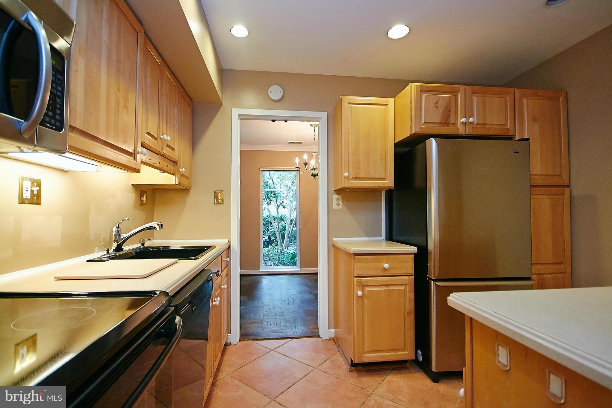 1783 Ivy Oak Square Reston, VA 20190 - Photo 13 of 30 Kitchen