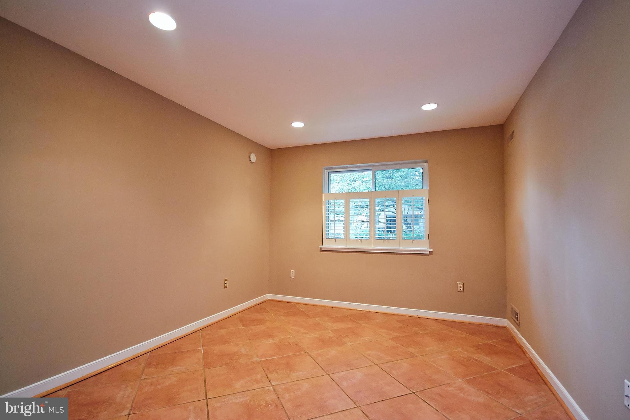 1783 Ivy Oak Square Reston, VA 20190 - Photo 15 of 30 Family Room