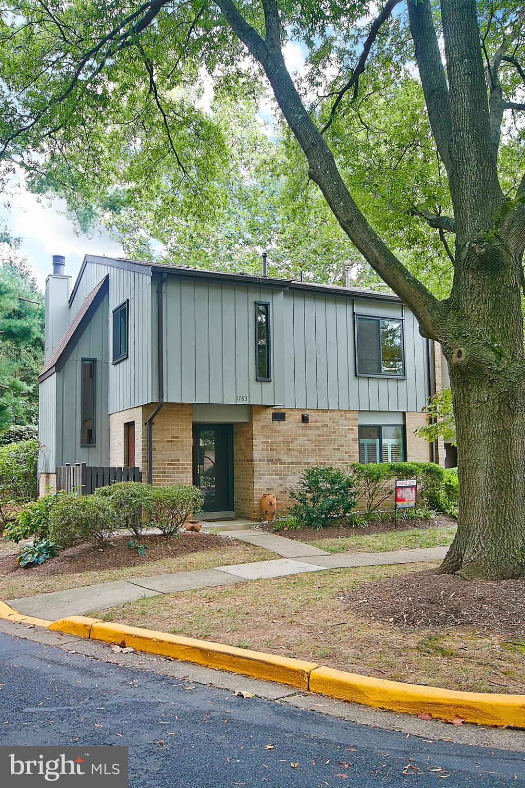 1783 Ivy Oak Square Reston, VA 20190 - Photo 3 of 30 Exterior (Front)