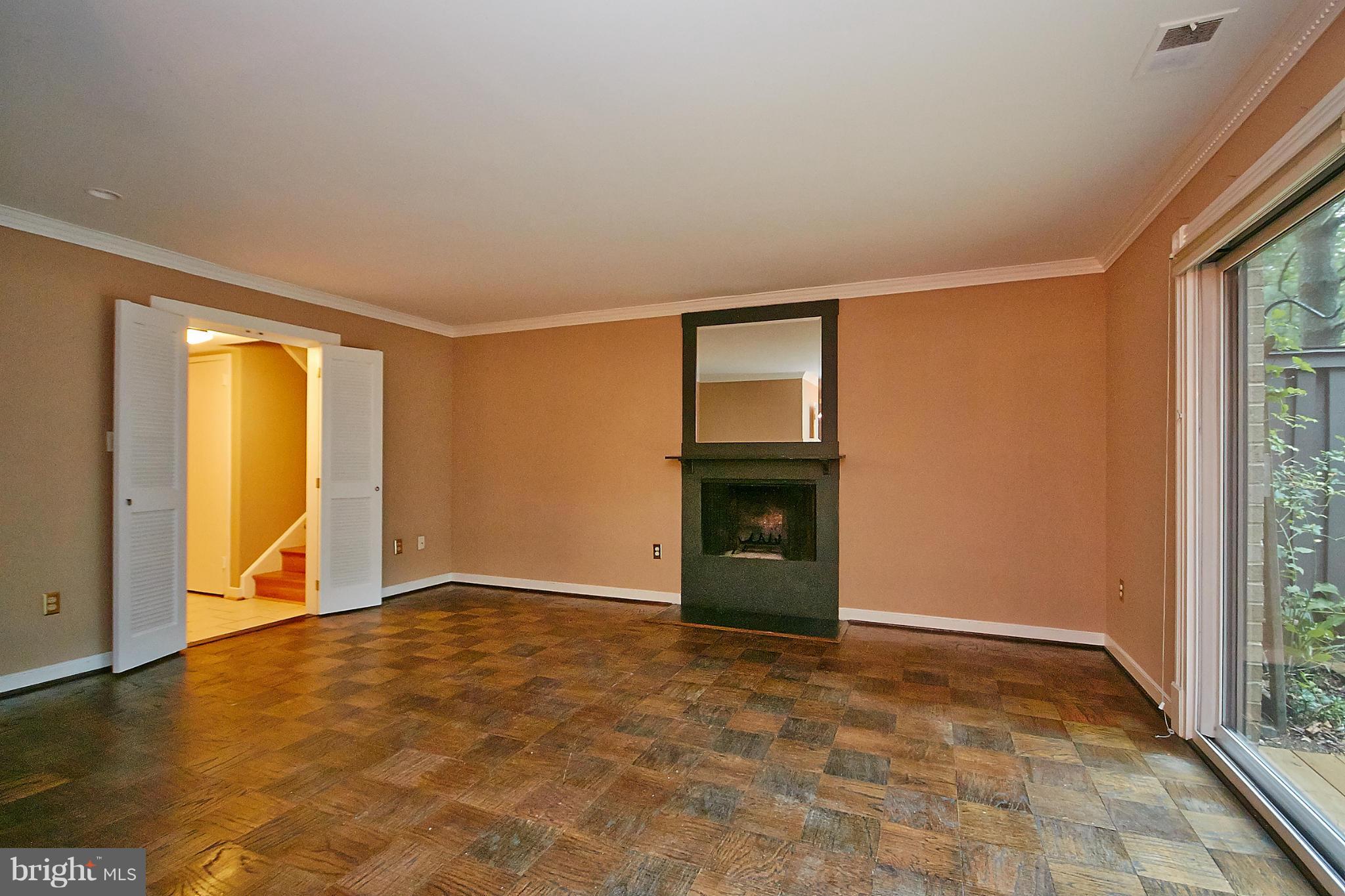 1783 Ivy Oak Square Reston, VA 20190 - Photo 6 of 30 Living Room