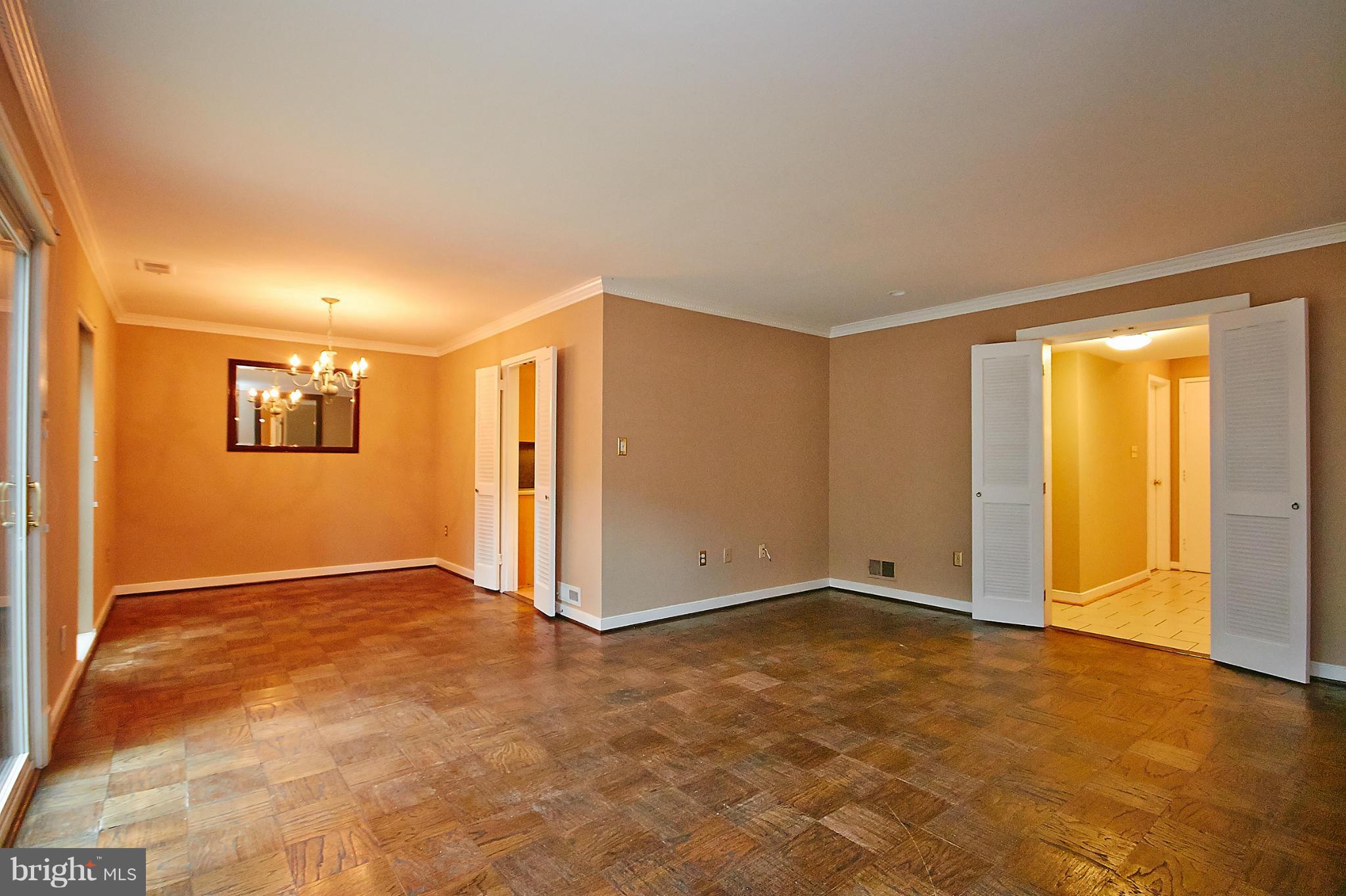 1783 Ivy Oak Square Reston, VA 20190 - Photo 7 of 30 Living Room