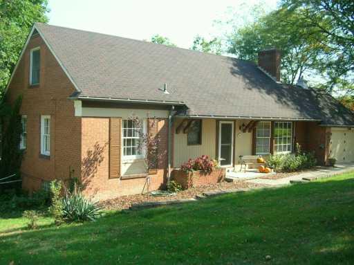 111 Rydal Lane Pittsburgh, PA 15237 - Photo 2 of 8 Yard/Garden.