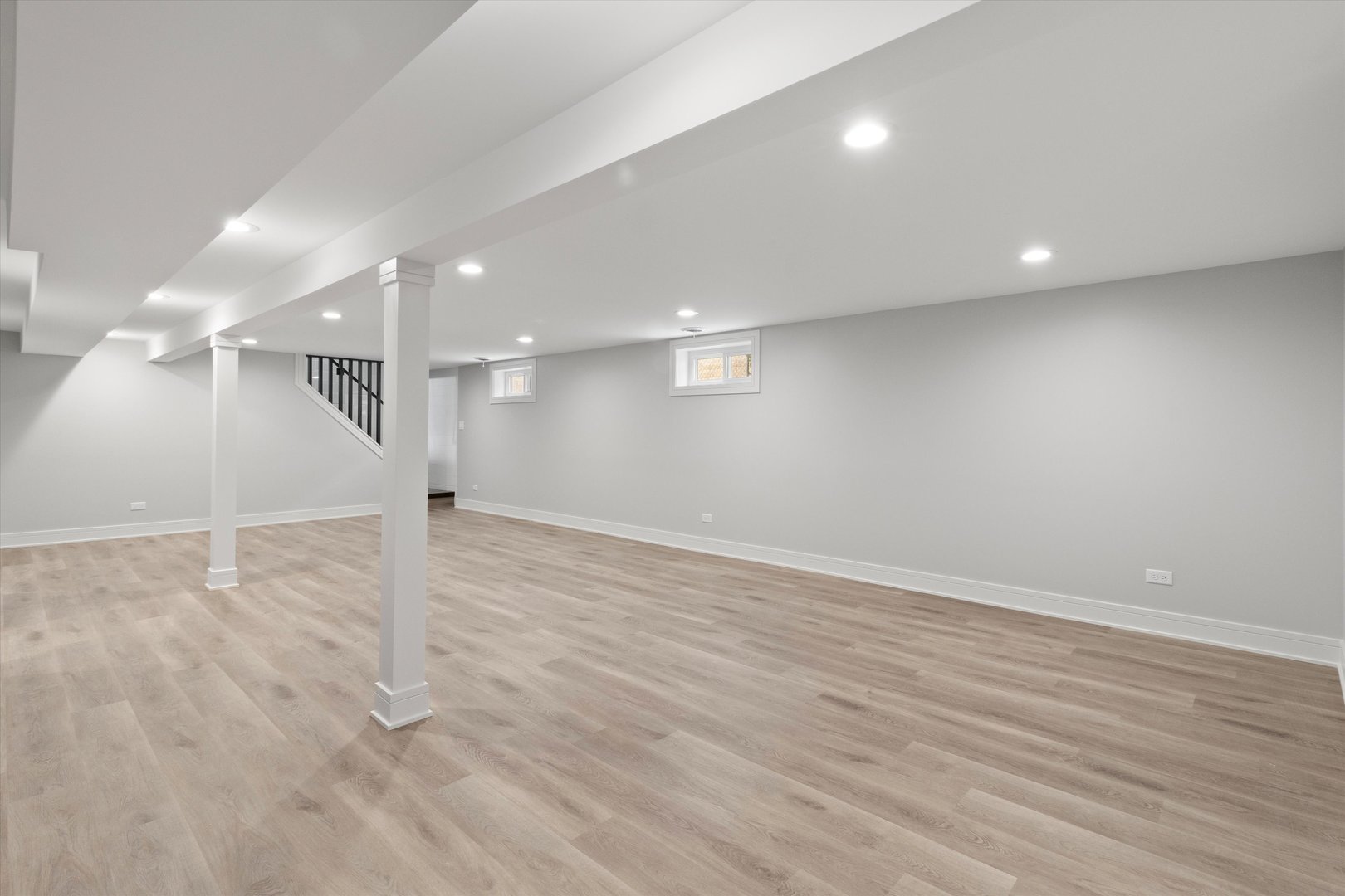 8804 South Fairfield Avenue Evergreen Park, IL 60805 - Photo 22 of 38 an empty room with wooden floor and windows