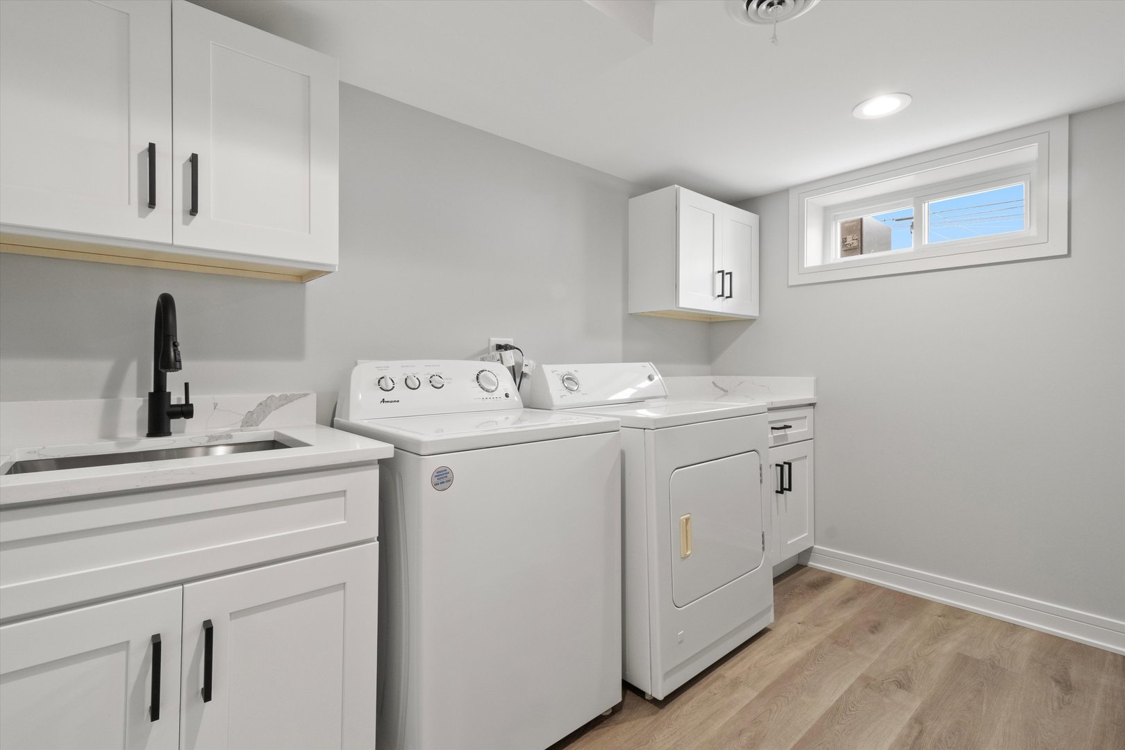 8804 South Fairfield Avenue Evergreen Park, IL 60805 - Photo 27 of 38 a utility room with dryer and washer
