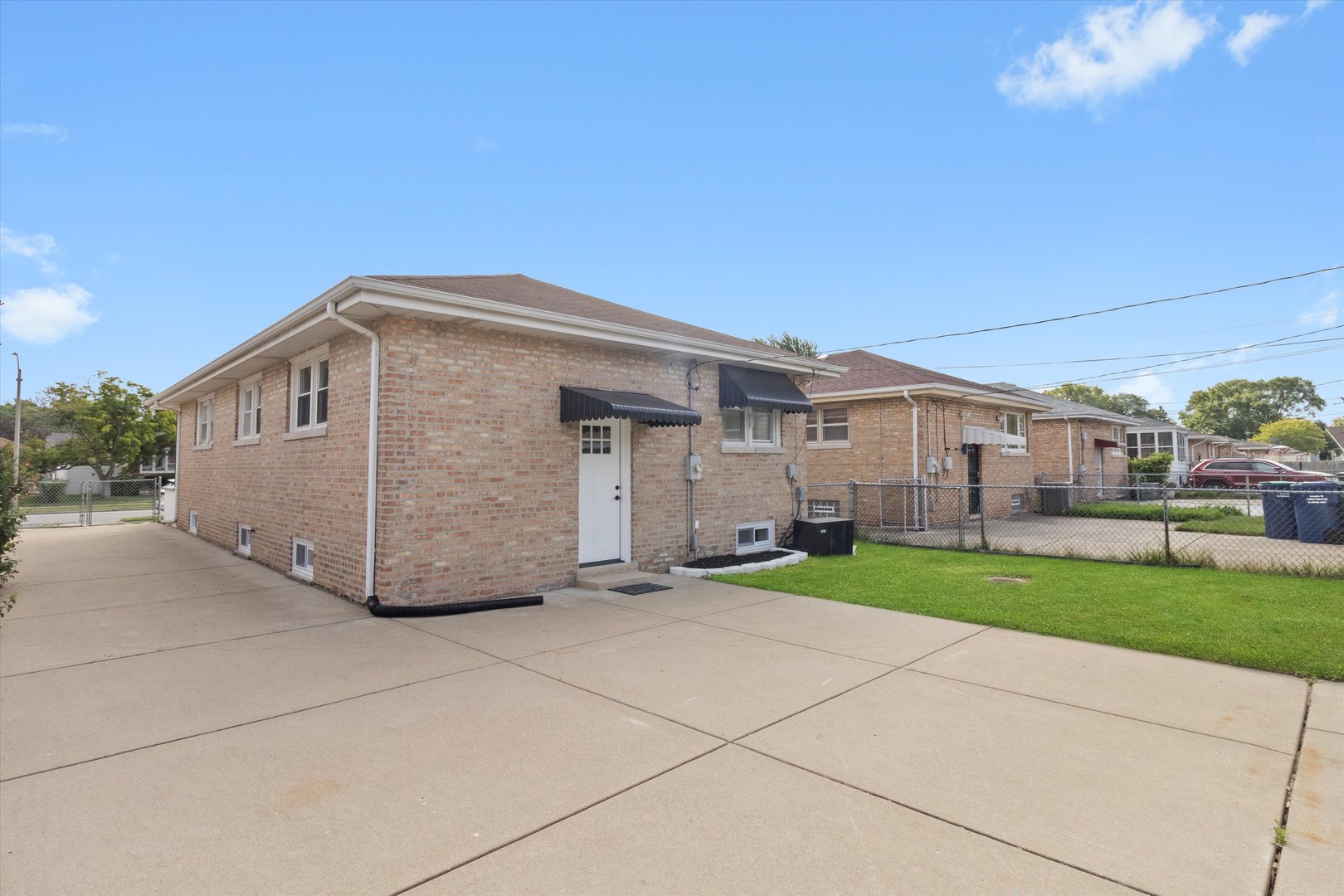 8804 South Fairfield Avenue Evergreen Park, IL 60805 - Photo 28 of 38 a view of a house with a yard