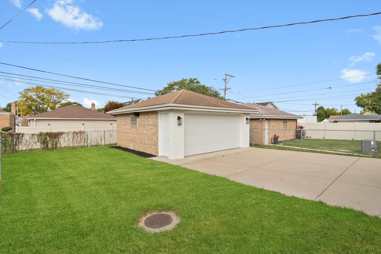 8804 South Fairfield Avenue Evergreen Park, IL 60805 - Photo 29 of 38 a view of a house with a garden