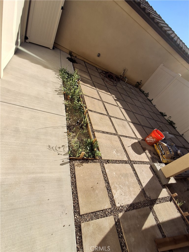 10776 Telegraph Road Ventura, CA 93004 - Photo 3 of 3 a dirty bathroom with a shower