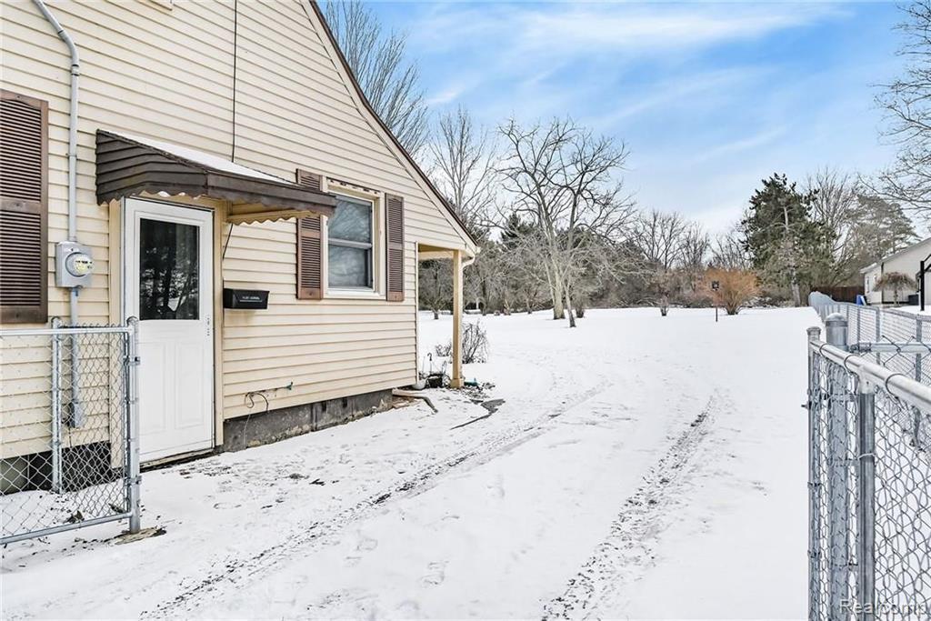 112 East River Road Flushing, MI 48433 - Photo 19 of 35