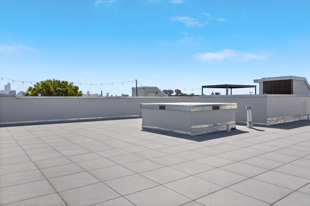 2448 North Clybourn Avenue, Unit 4 Chicago, IL 60614 - Photo 22 of 24 a view of terrace with city view