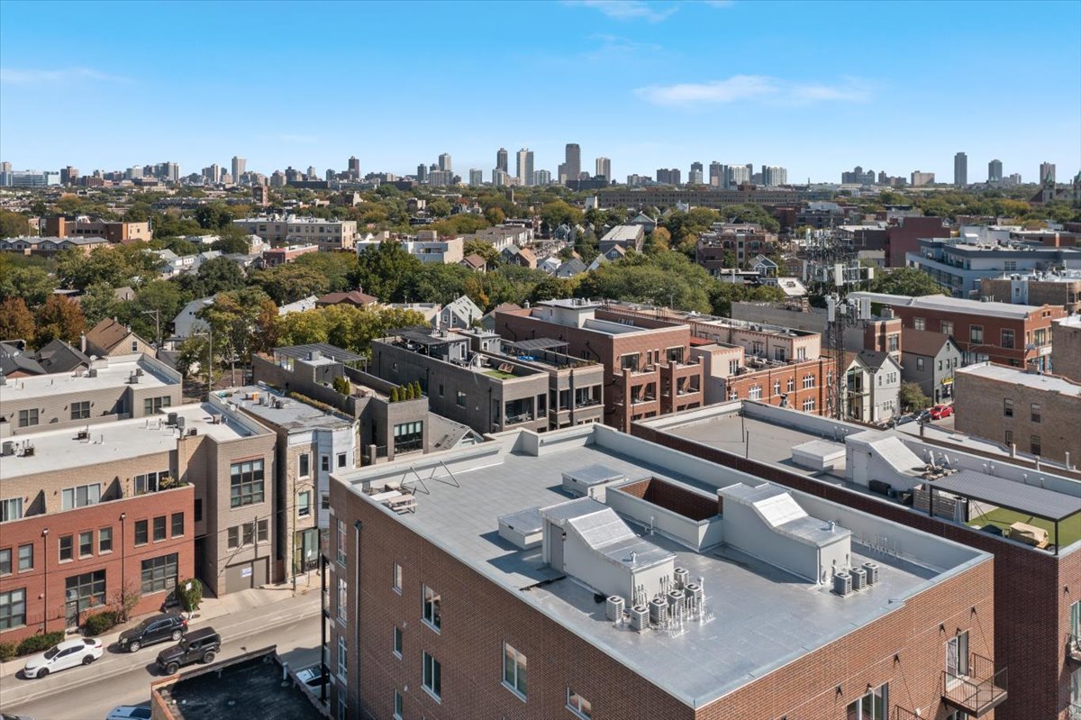 2448 North Clybourn Avenue, Unit 4 Chicago, IL 60614 - Photo 24 of 24 a view of a city