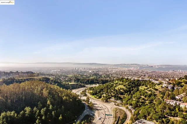 $1,250,000 | Tunnel Road, Oakland, CA 94618