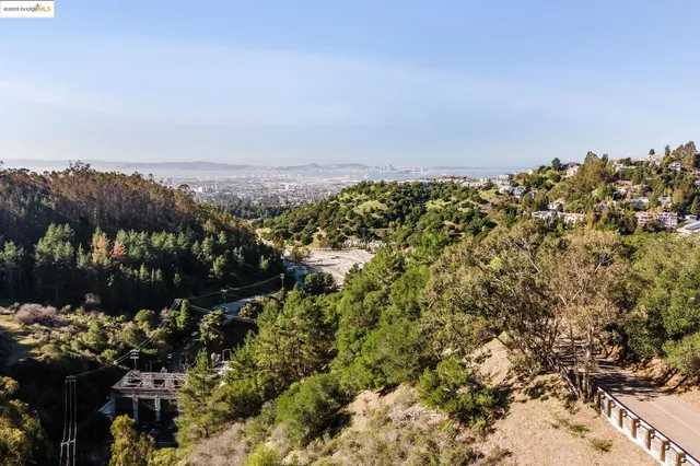 $1,250,000 | Tunnel Road, Oakland, CA 94618