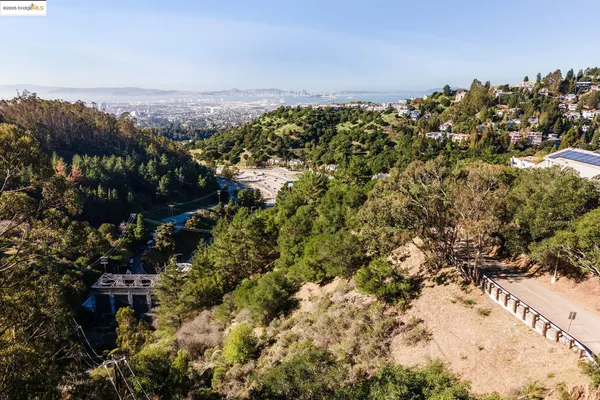 $1,100,000 | Tunnel Road, Oakland, CA 94618
