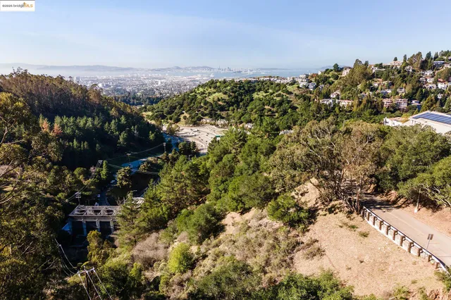 $1,250,000 | Tunnel Road, Oakland, CA 94618