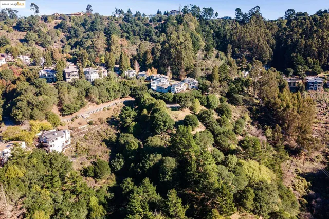 $1,250,000 | Tunnel Road, Oakland, CA 94618