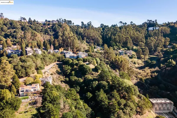 $1,100,000 | Tunnel Road, Oakland, CA 94618