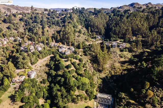 $1,250,000 | Tunnel Road, Oakland, CA 94618