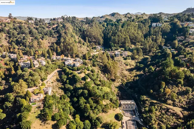 $1,250,000 | Tunnel Road, Oakland, CA 94618