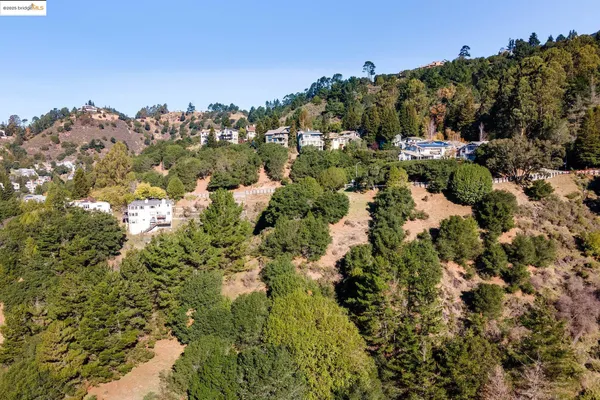 $1,100,000 | Tunnel Road, Oakland, CA 94618