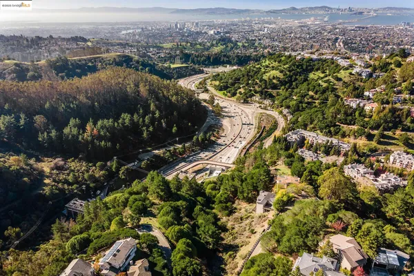 $1,100,000 | Tunnel Road, Oakland, CA 94618