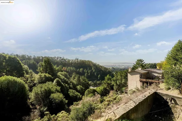 $1,100,000 | Tunnel Road, Oakland, CA 94618