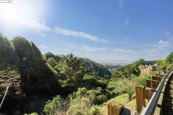 $1,100,000 | Tunnel Road, Oakland, CA 94618