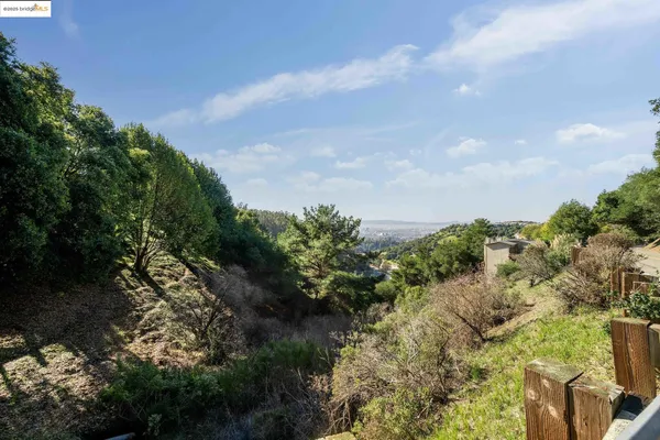 $1,100,000 | Tunnel Road, Oakland, CA 94618