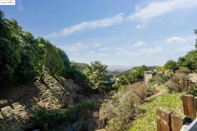 $1,250,000 | Tunnel Road, Oakland, CA 94618