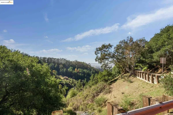$1,100,000 | Tunnel Road, Oakland, CA 94618