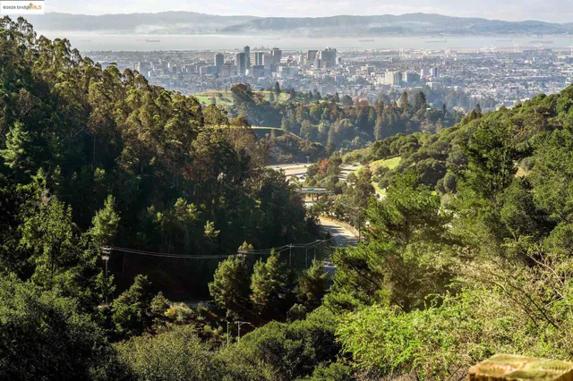 $1,250,000 | Tunnel Road, Oakland, CA 94618