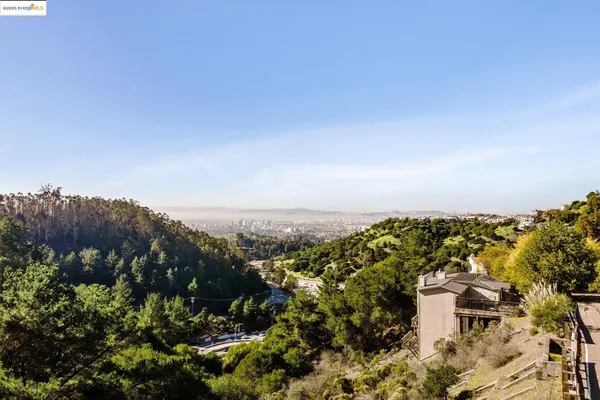 $1,100,000 | Tunnel Road, Oakland, CA 94618