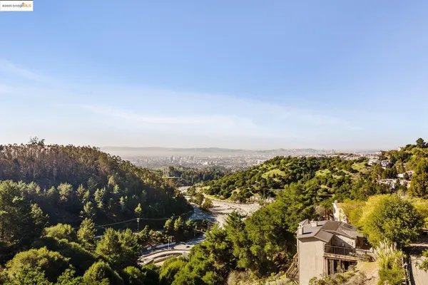 $1,100,000 | Tunnel Road, Oakland, CA 94618