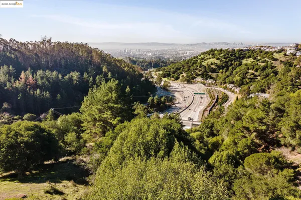 $1,100,000 | Tunnel Road, Oakland, CA 94618