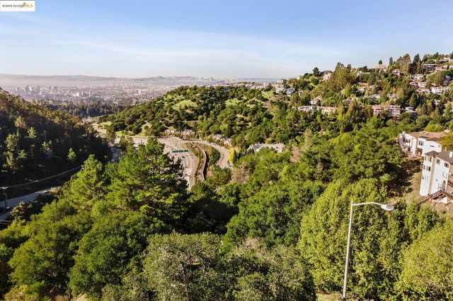 $1,250,000 | Tunnel Road, Oakland, CA 94618