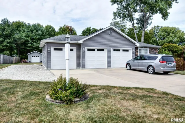 $350,000 | 7 Brantley Court, Taylorville, IL 62568