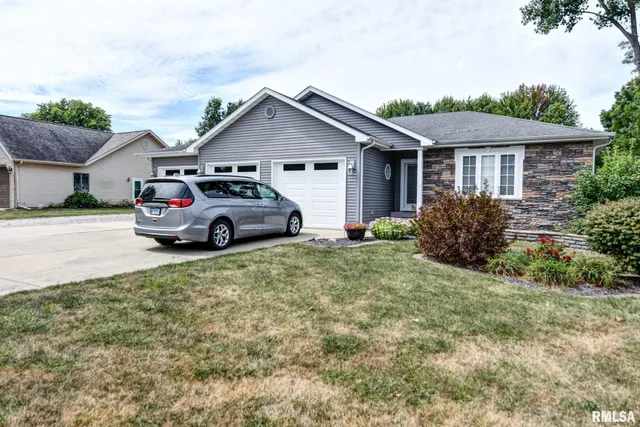 $350,000 | 7 Brantley Court, Taylorville, IL 62568