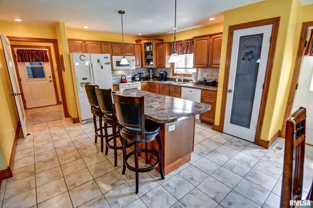 $350,000 | 7 Brantley Court, Taylorville, IL 62568