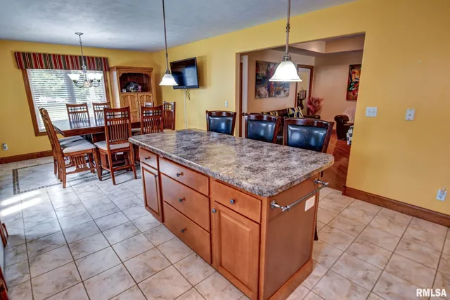 $350,000 | 7 Brantley Court, Taylorville, IL 62568