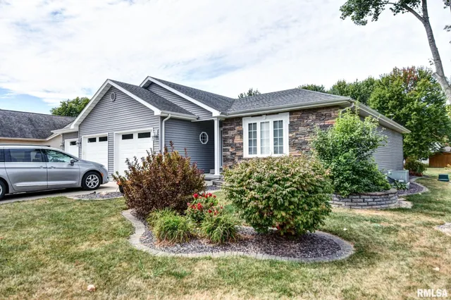 $350,000 | 7 Brantley Court, Taylorville, IL 62568