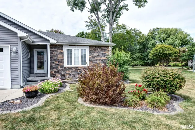 $350,000 | 7 Brantley Court, Taylorville, IL 62568