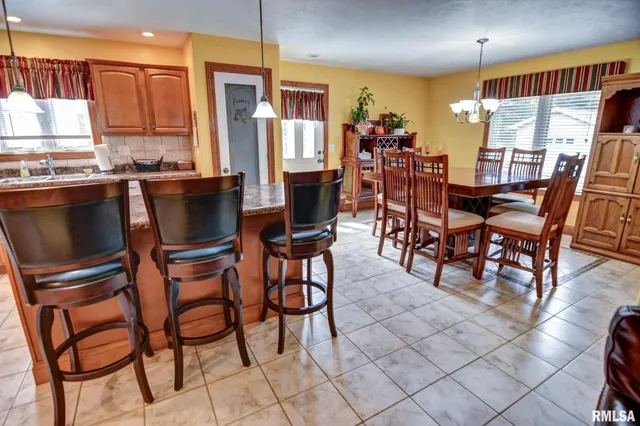 $350,000 | 7 Brantley Court, Taylorville, IL 62568