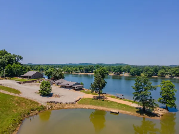 $2,500,000 | 351 New Era Landing Road, Linden, TN 37096