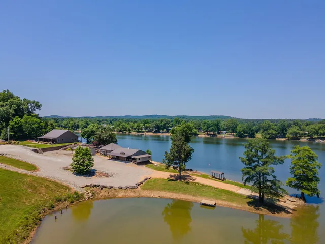 $2,500,000 | 351 New Era Landing Road, Linden, TN 37096