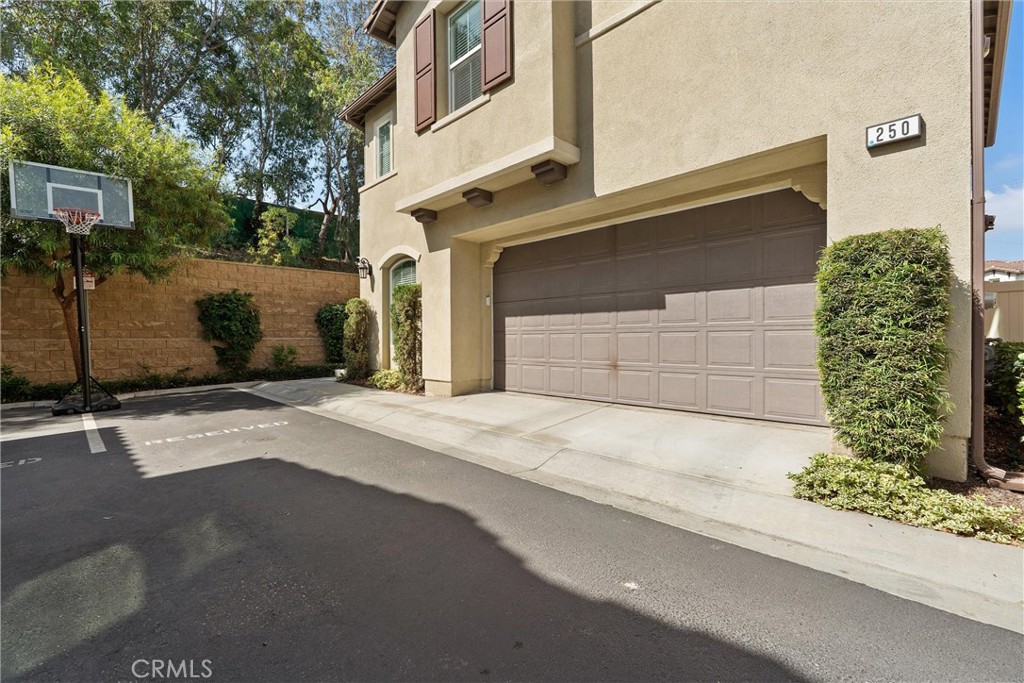 250 West Ridgewood Street Long Beach, CA 90805 - Photo 2 of 44